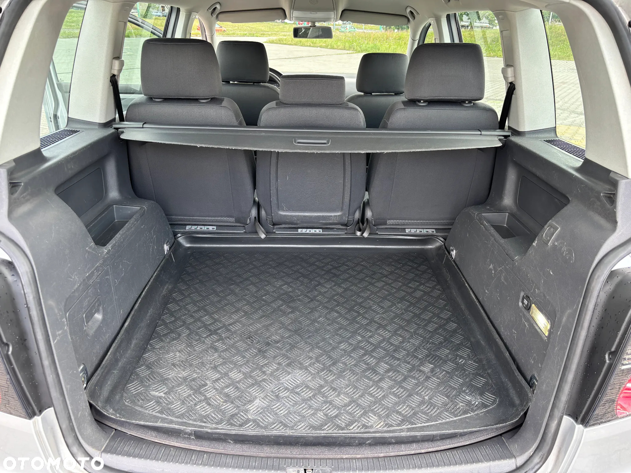 Volkswagen Touran 1.6 FSI - 8