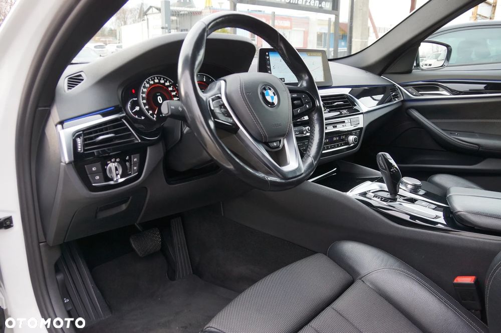 BMW Seria 5 520d xDrive Sport Line - 28