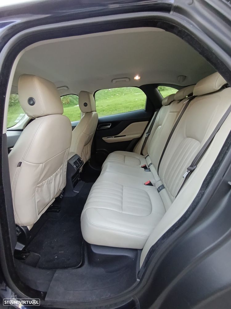 Jaguar F-Pace 2.0 i4D Prestige - 32