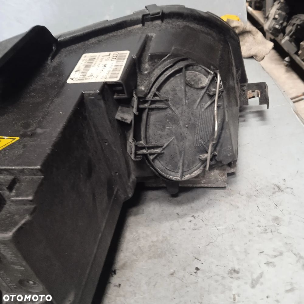 Lampa przednia A3 8P lewa 8P0941003R - 8