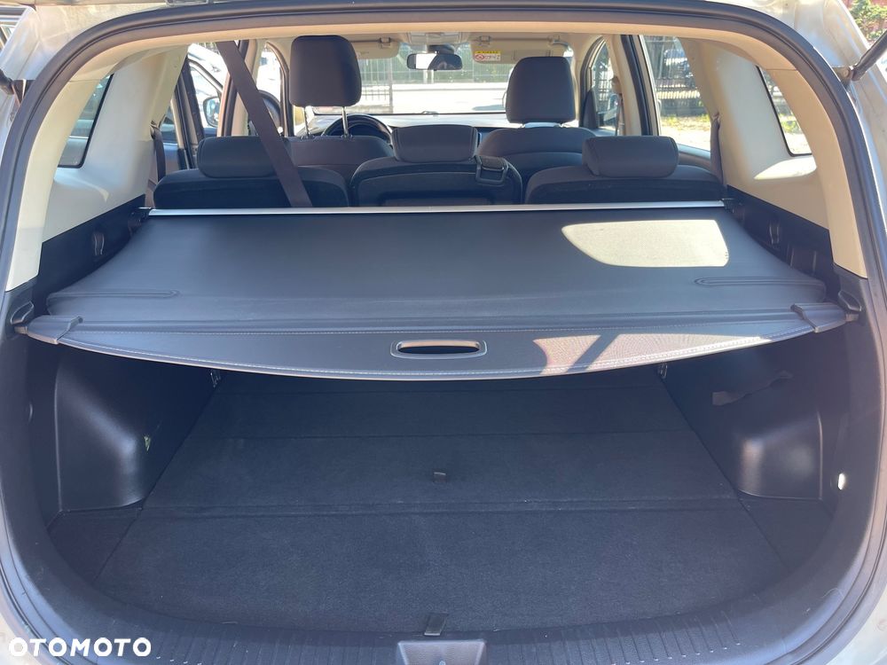 Kia Carens 1.6 GDI Dream Team Edition - 16
