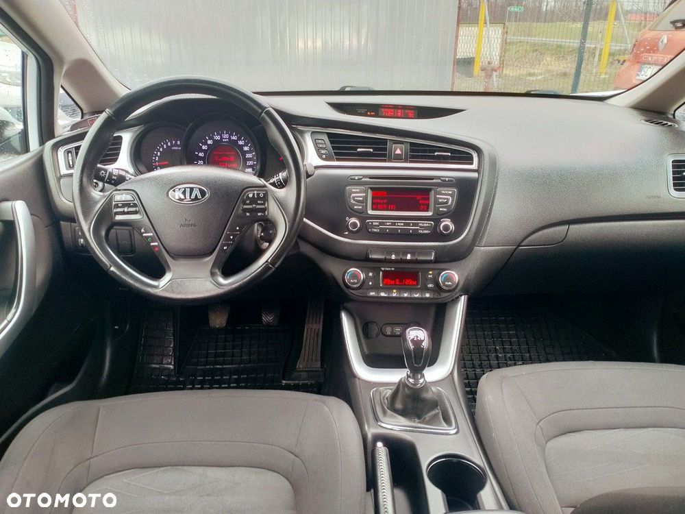 Kia Ceed - 12