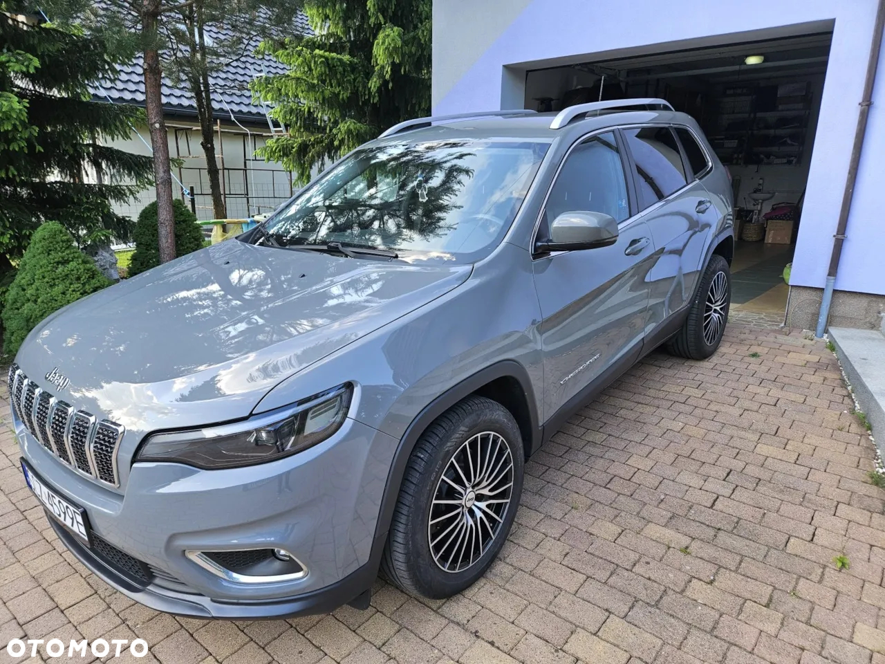 Jeep Cherokee - 22