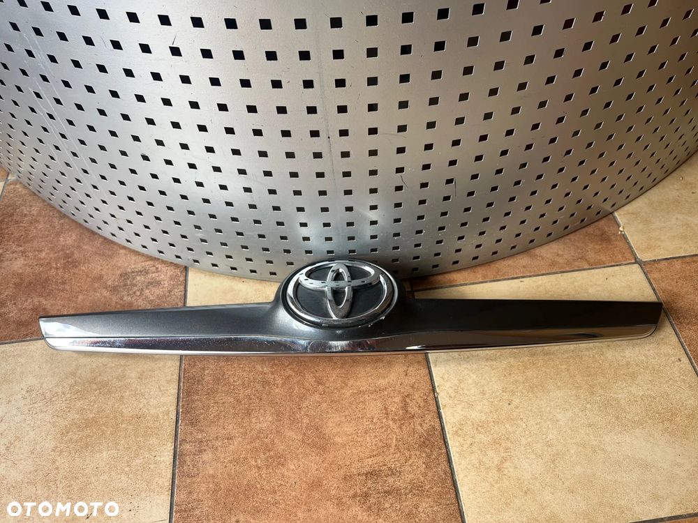 BLENDA LISTWA KLAPY TYŁ TYLNEJ TOYOTA VERSO LIFT PO 2013 ROKU  76811-0F090 - 2