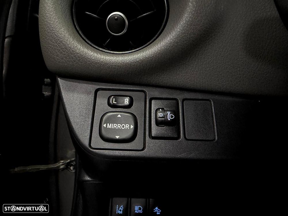 Toyota Yaris 1.0 VVT-i Exclusive - 26