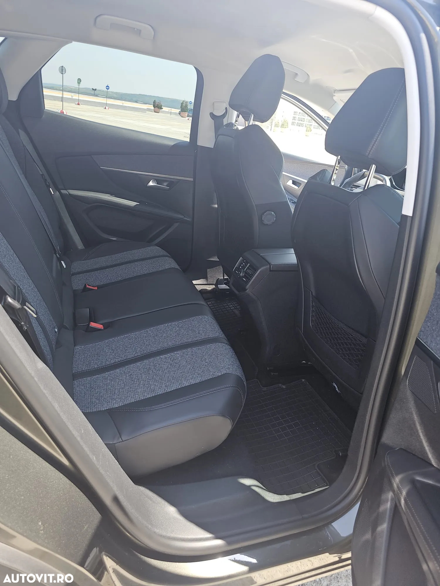 Peugeot 3008 1.2 PureTech Turbo S&S EAT6 Allure - 7