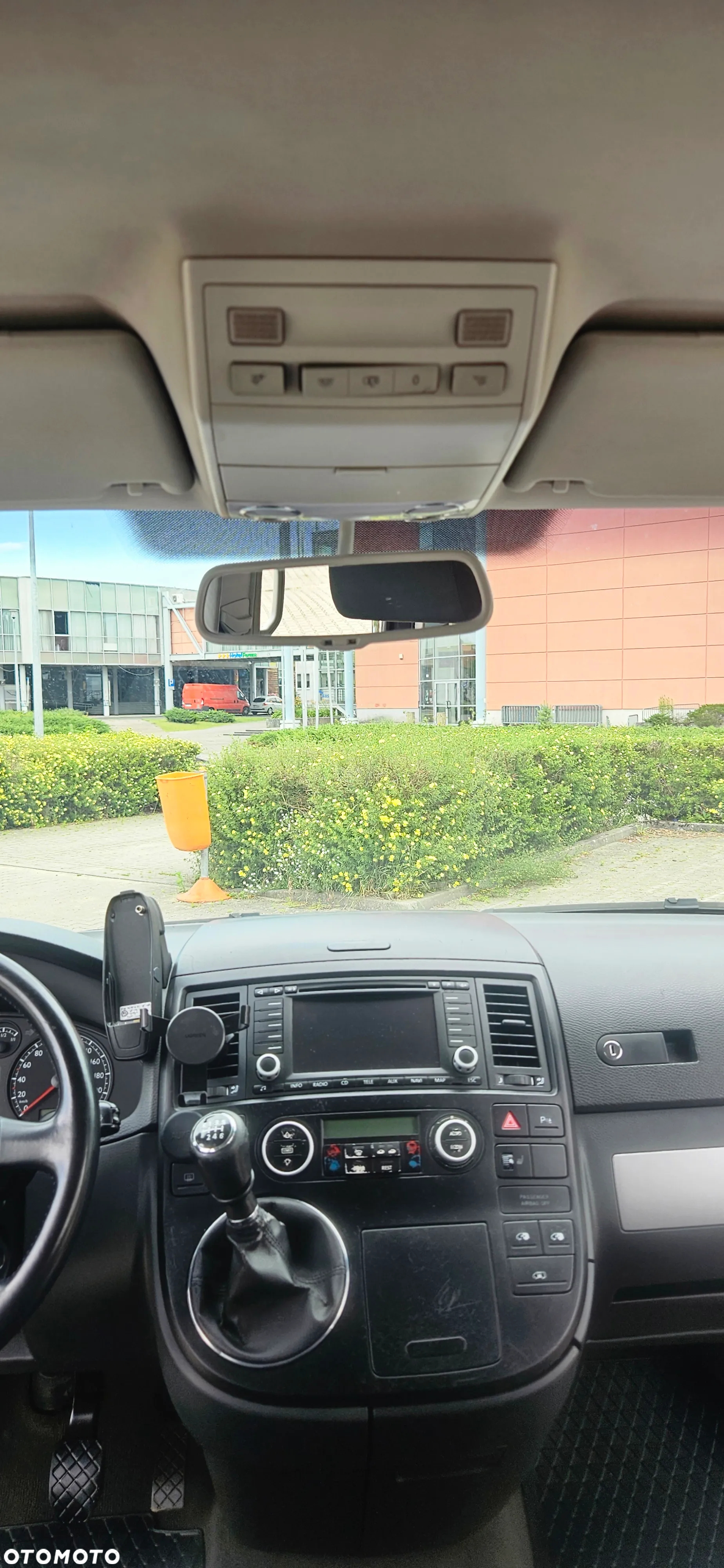 Volkswagen Multivan - 12