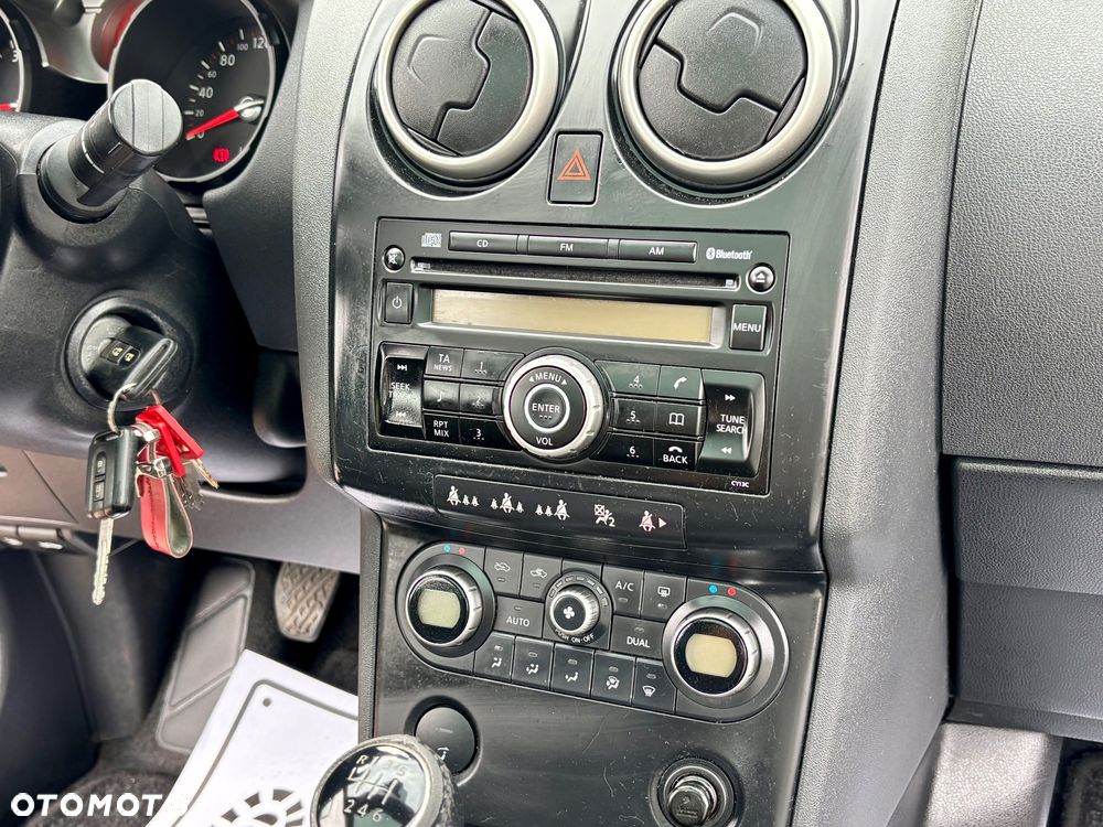 Nissan Qashqai 2.0 4x4 visia - 27