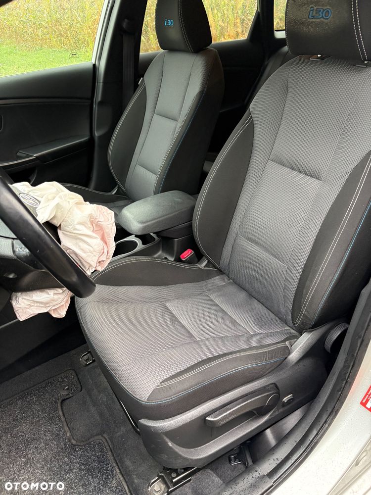 Hyundai i30 blue 1.6 CRDi Passion - 17
