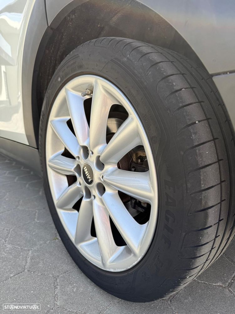 MINI Clubman Cooper D Premium Plus Classic Auto - 4