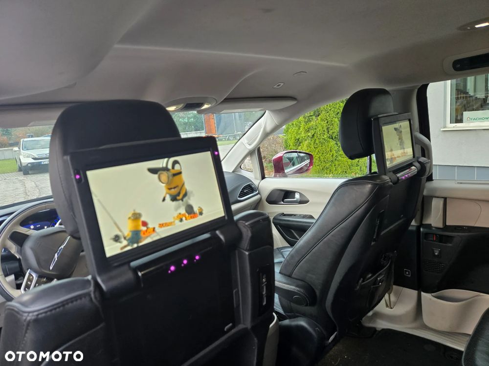 Chrysler Pacifica - 24