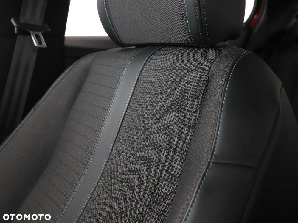 Peugeot 2008 1.5 BlueHDi Allure S&S - 32