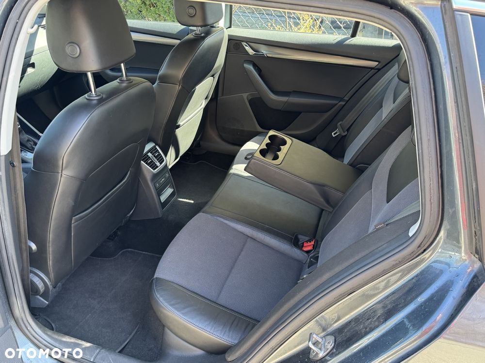 Skoda Octavia ver-1-6-tdi-dsg-style - 7