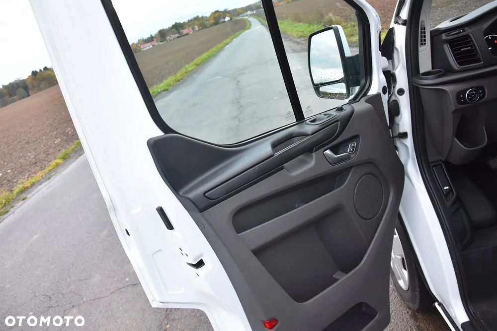 Ford TRANSIT CUSTOM 300 L2H1 - 24