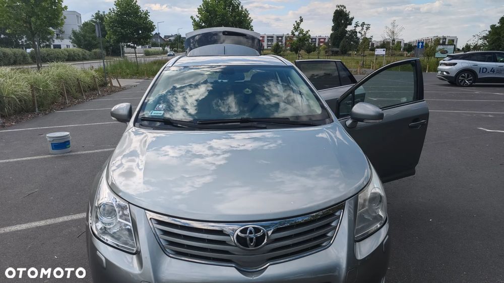 Toyota Avensis - 1