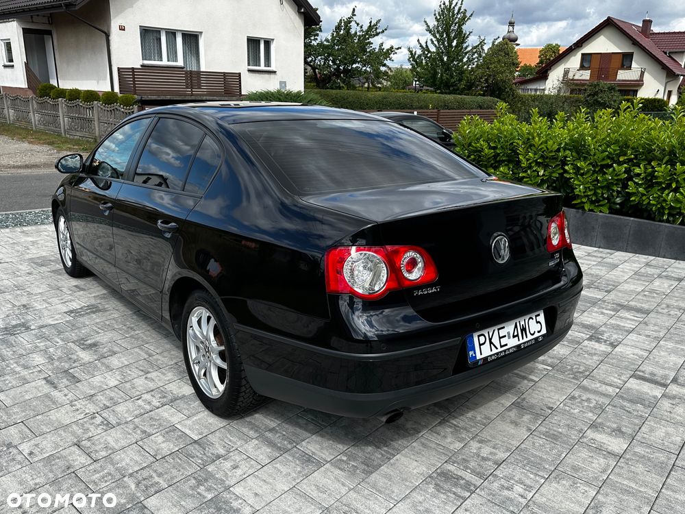 Volkswagen Passat - 4
