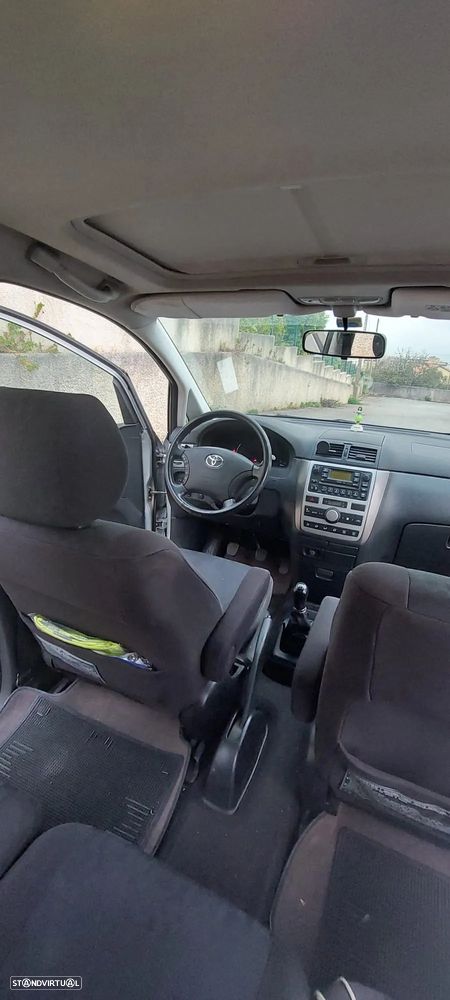 Toyota Avensis Verso - 5