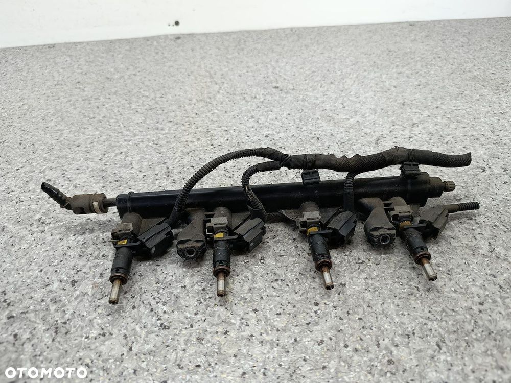LISTWA WTRYSKOWA BENZYNA PEUGEOT 207 V757564580 1.4 VTI - 2