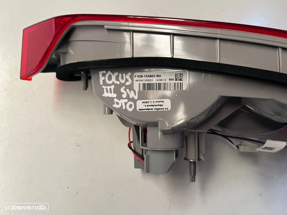 FORD FOCUS III CARRINHA PLASTICO MALA FAROLIM MOTOR - M332 - 8