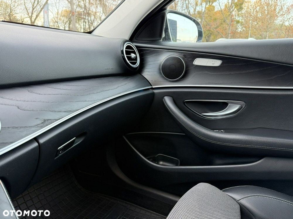 Mercedes-Benz Klasa E 400 4-Matic 9G-TRONIC - 18