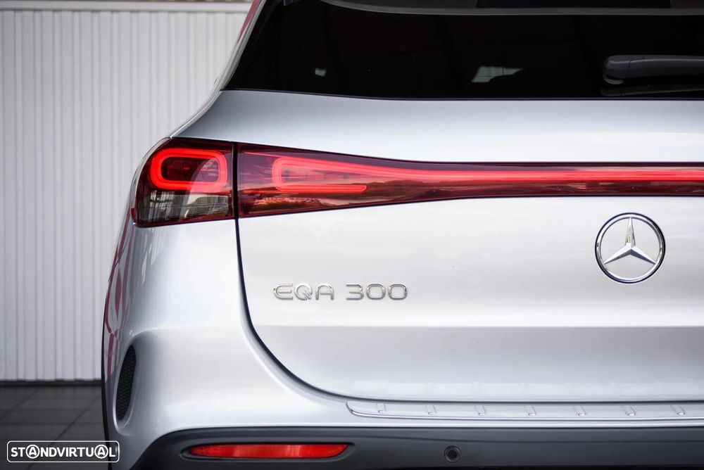 Mercedes-Benz EQA 300 4Matic AMG Line - 13