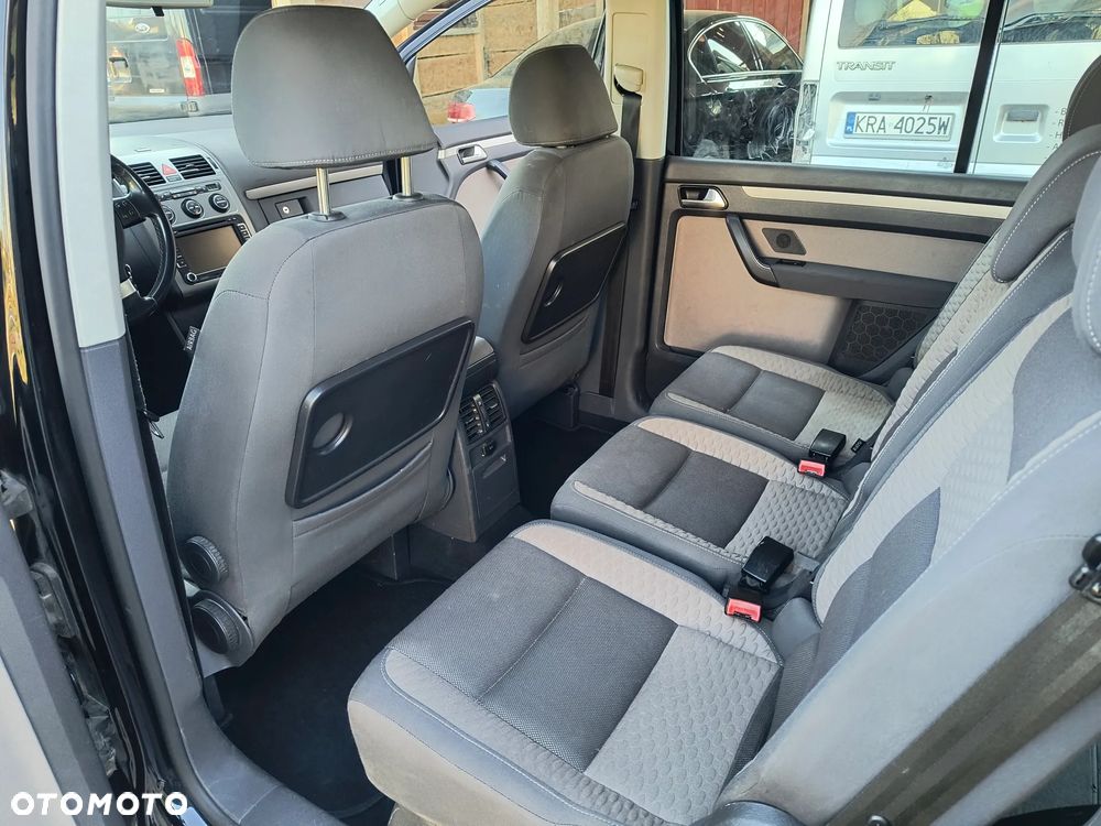 Volkswagen Touran 2.0 TDI DPF Cross DSG - 11