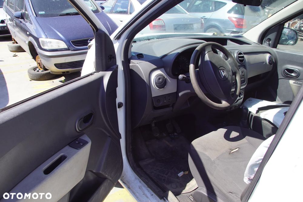 Auto na części - Dacia Dokker 1.6 SCE 102 KM H4M738 JR5076 DV369 2016R Silnik Skrzynia Drzwi Błotnik Lampa Lusterko Klamka Szyba Deska Kokpit Sterownik Moduł Czujnik Licznik Panel Kierownica - 9