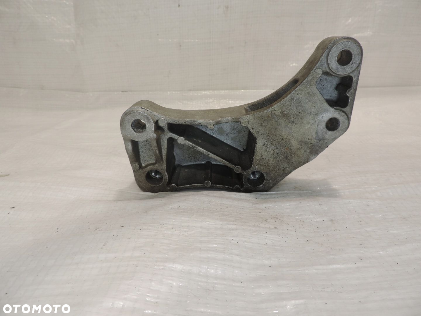 OPEL ADAM CORSA E ŁAPA SKRZYNI BIEGÓW 1,2 1,4 13185906 - 2
