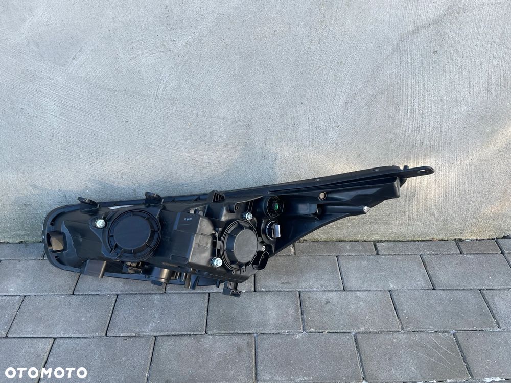 LAMPA PRZEDNIA PRAWA KIA CEED II  2012-2015 - NOWA h7 h7 h7 - 2