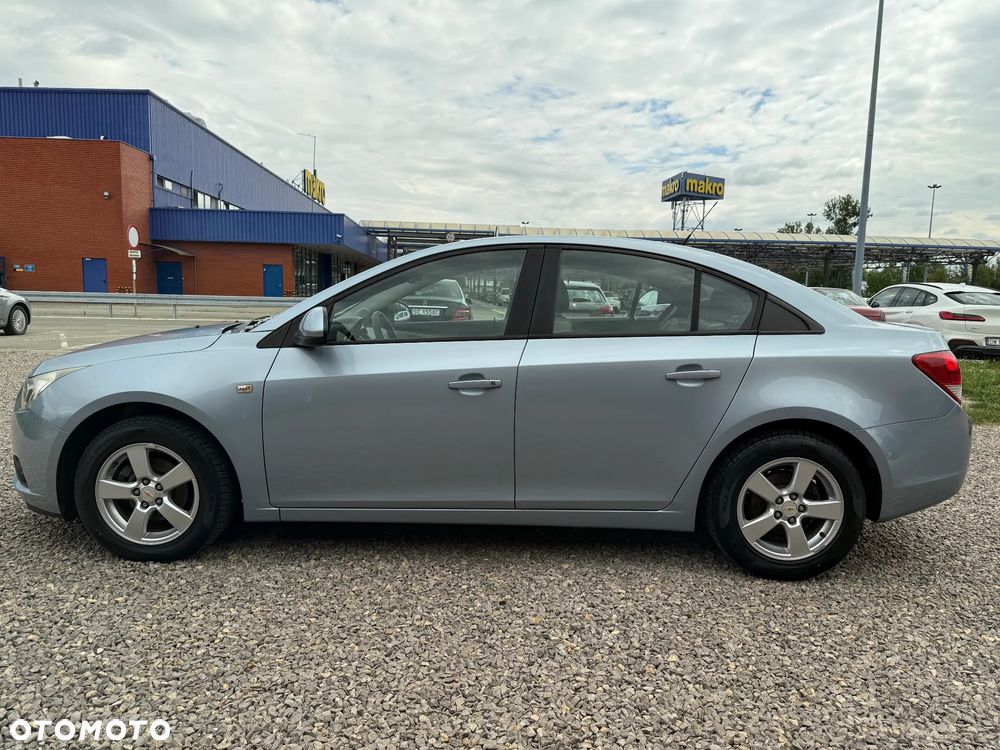 Chevrolet Cruze - 12