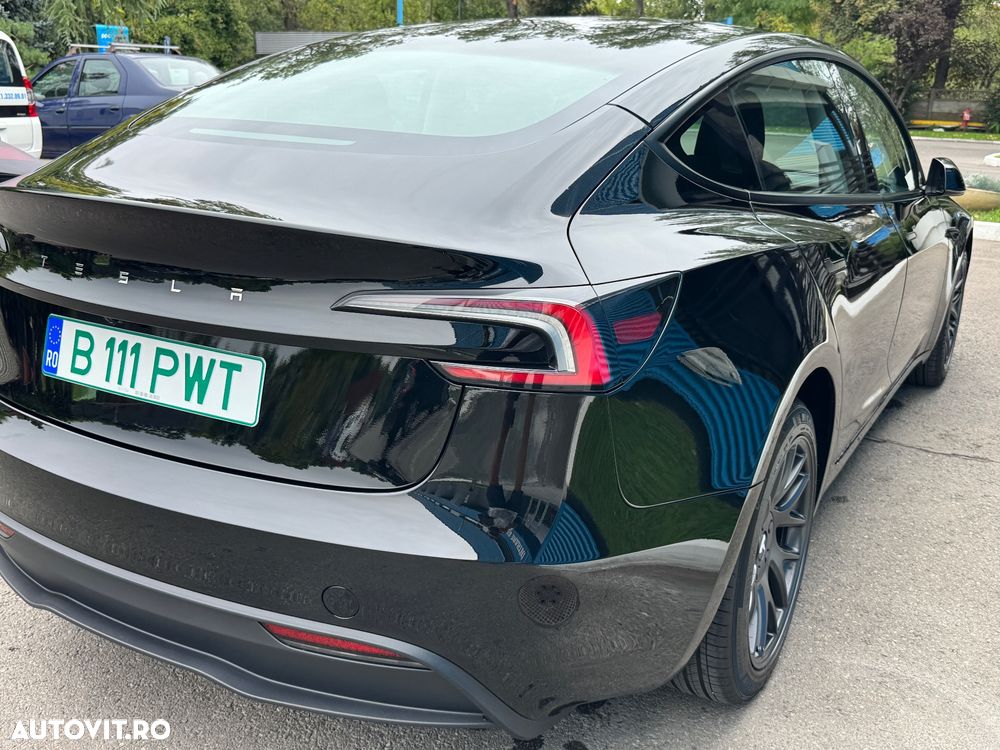 Tesla Model 3 - 6