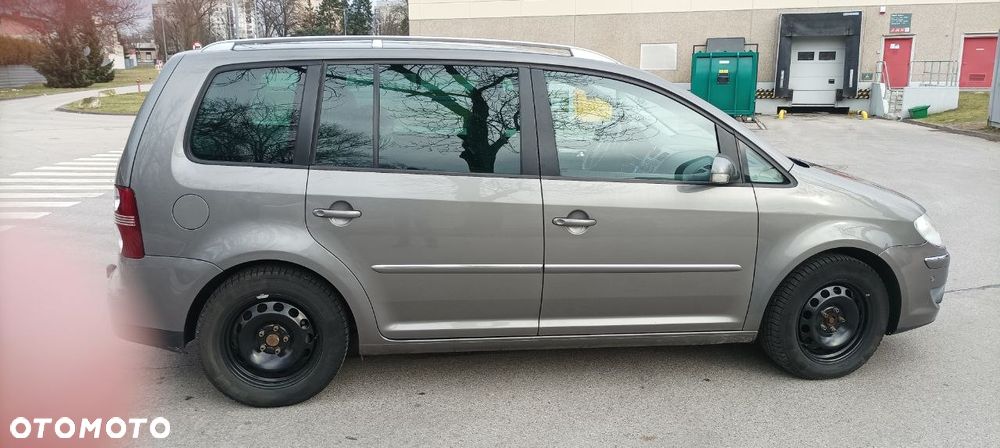 Volkswagen Touran 2.0 TDI DPF DSG Highline - 9