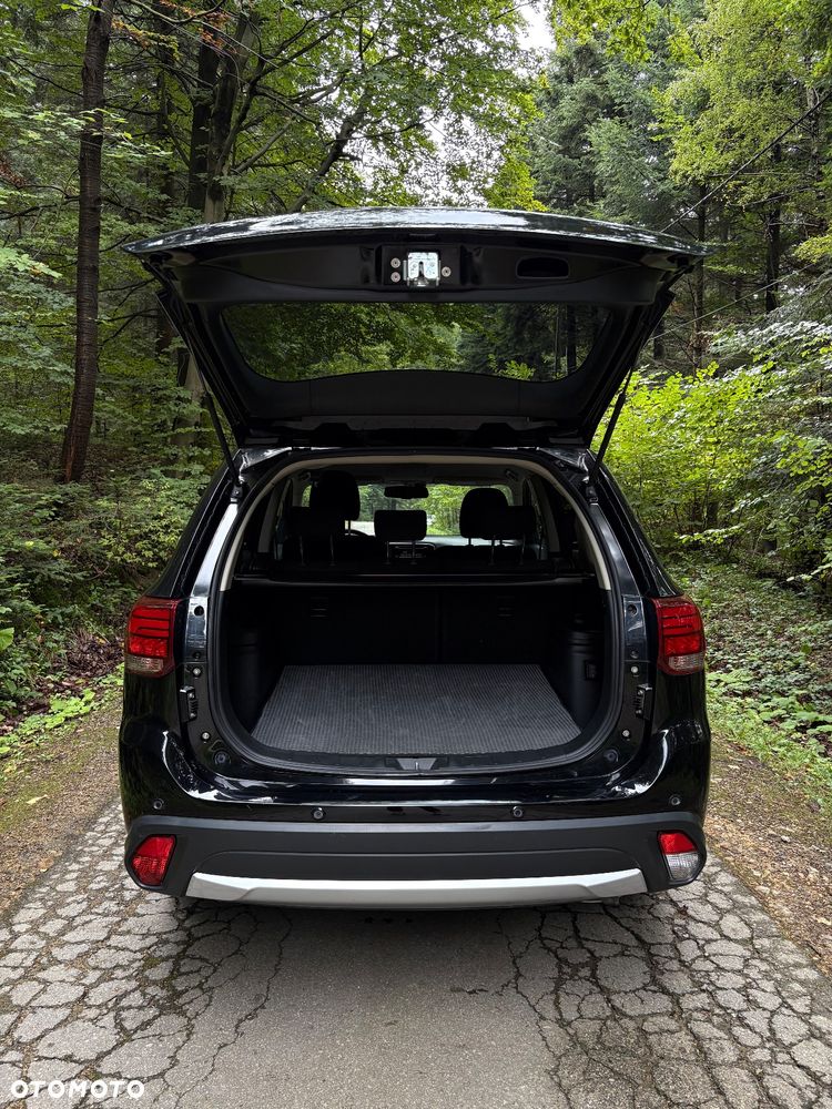Mitsubishi Outlander 2.0 Instyle + 4WD CVT - 13