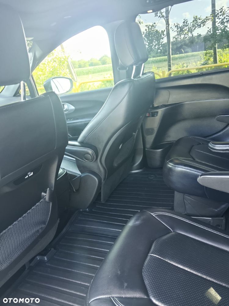 Chrysler Pacifica - 8