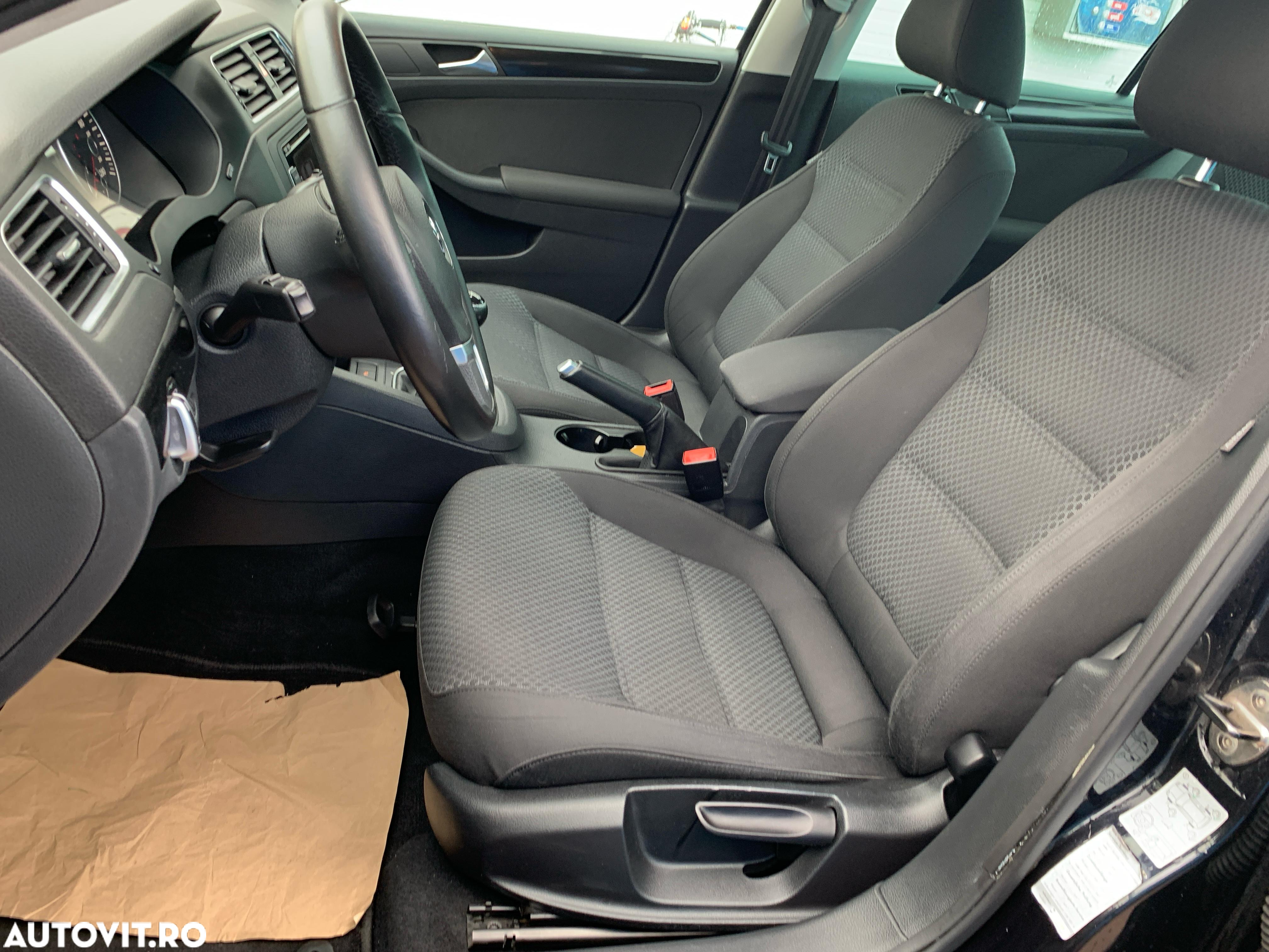 Volkswagen Jetta 1.6 TDI Blue Motion Technology Comfortline - 8