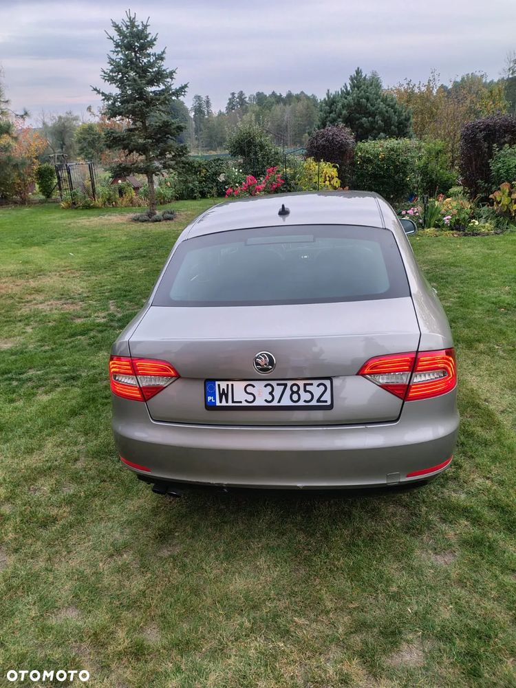 Skoda Superb 2015 photo 4