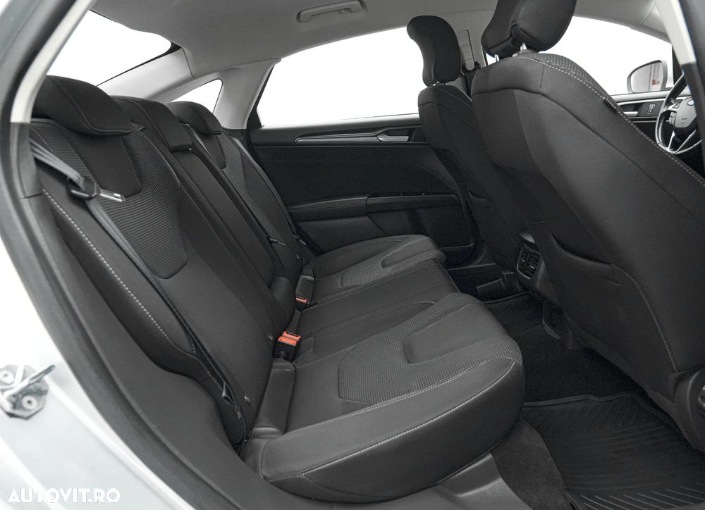 Ford Mondeo 2.0 HEV Titanium - 17