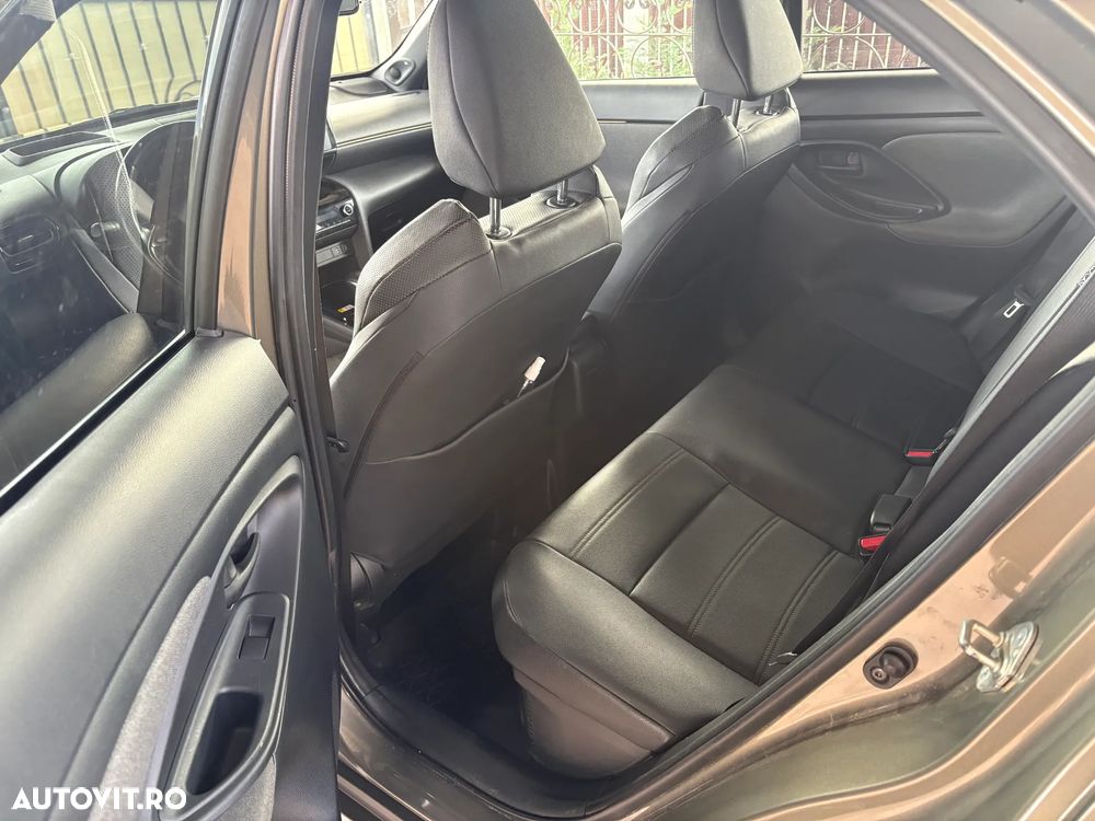 Toyota Yaris Cross 1.5 VVT-i HSD 4x4 Exclusive Premiere - 11