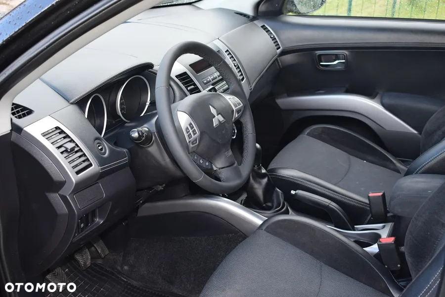 Mitsubishi Outlander 2.0 Intense 2WD - 9