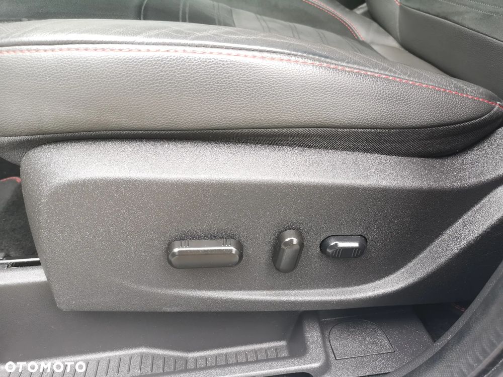 Ford Kuga 2.0 EcoBoost 4x4 ST-Line - 25