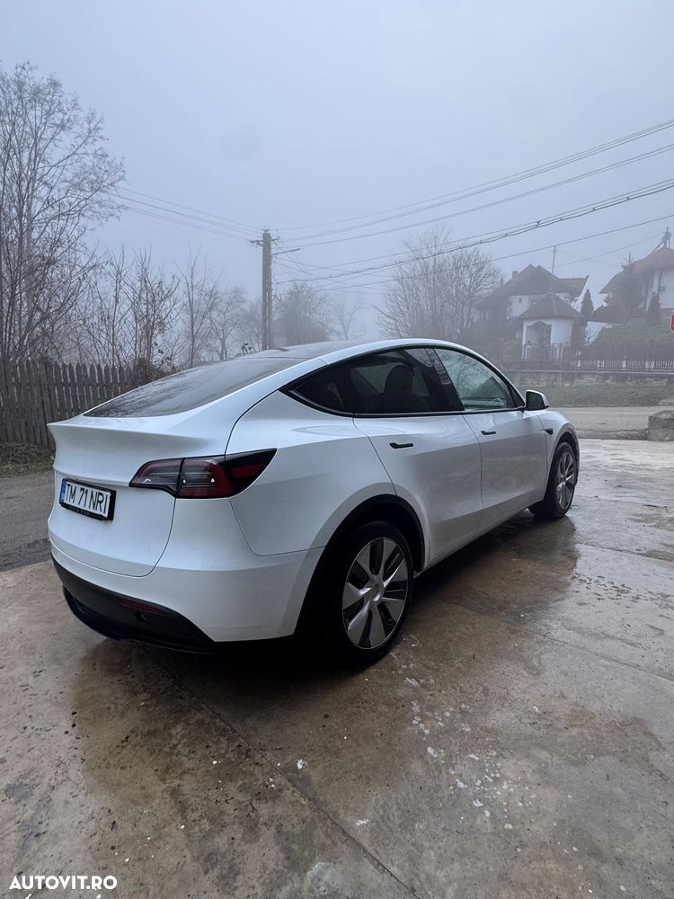 Tesla Model Y RWD - 8