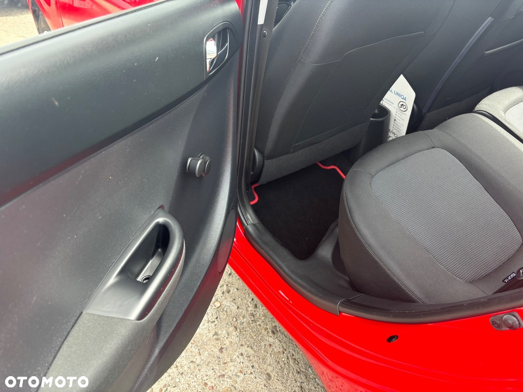 Hyundai i20 1.2 Fifa World Cup Edition - 28