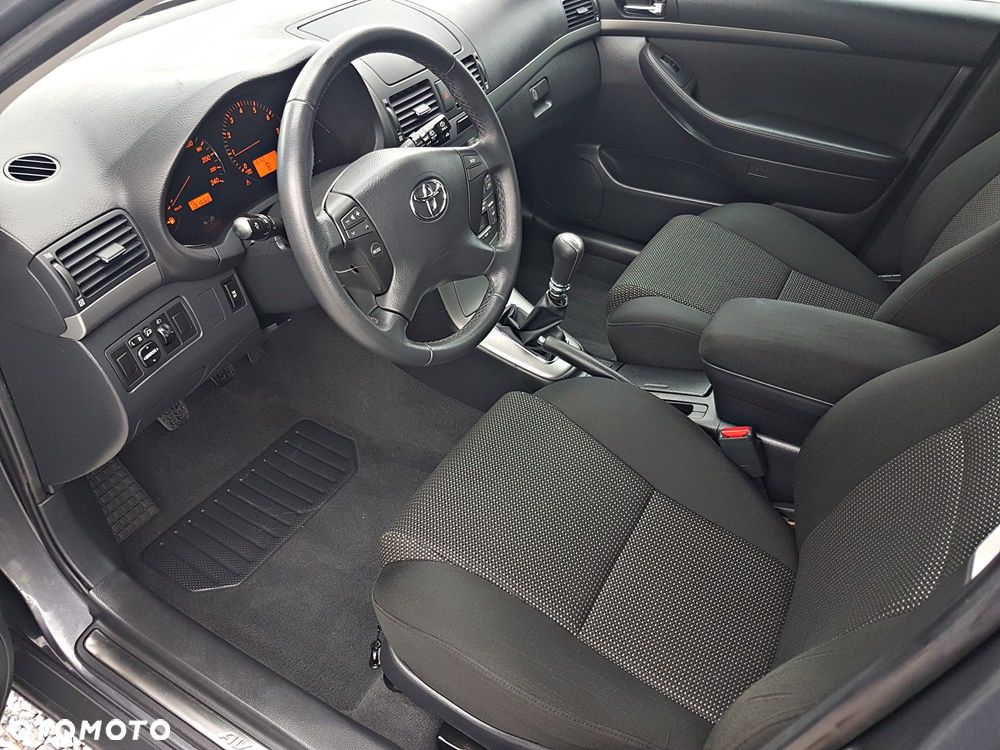 Toyota Avensis 2.0 VVT-i Executive - 13