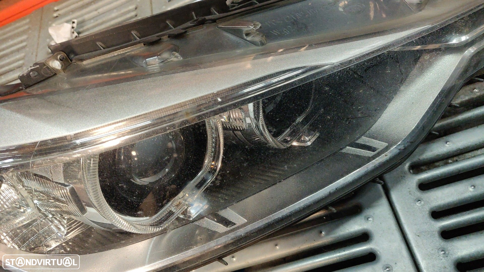 Farol Frente Direito / Otica Direita Bmw 3 (F30, F80)  63117259526 / 7 - 8