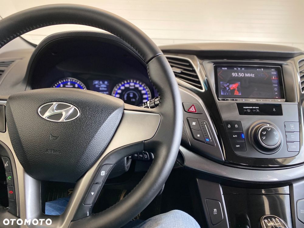 Hyundai i40 Kombi blue 1.6 Trend - 23