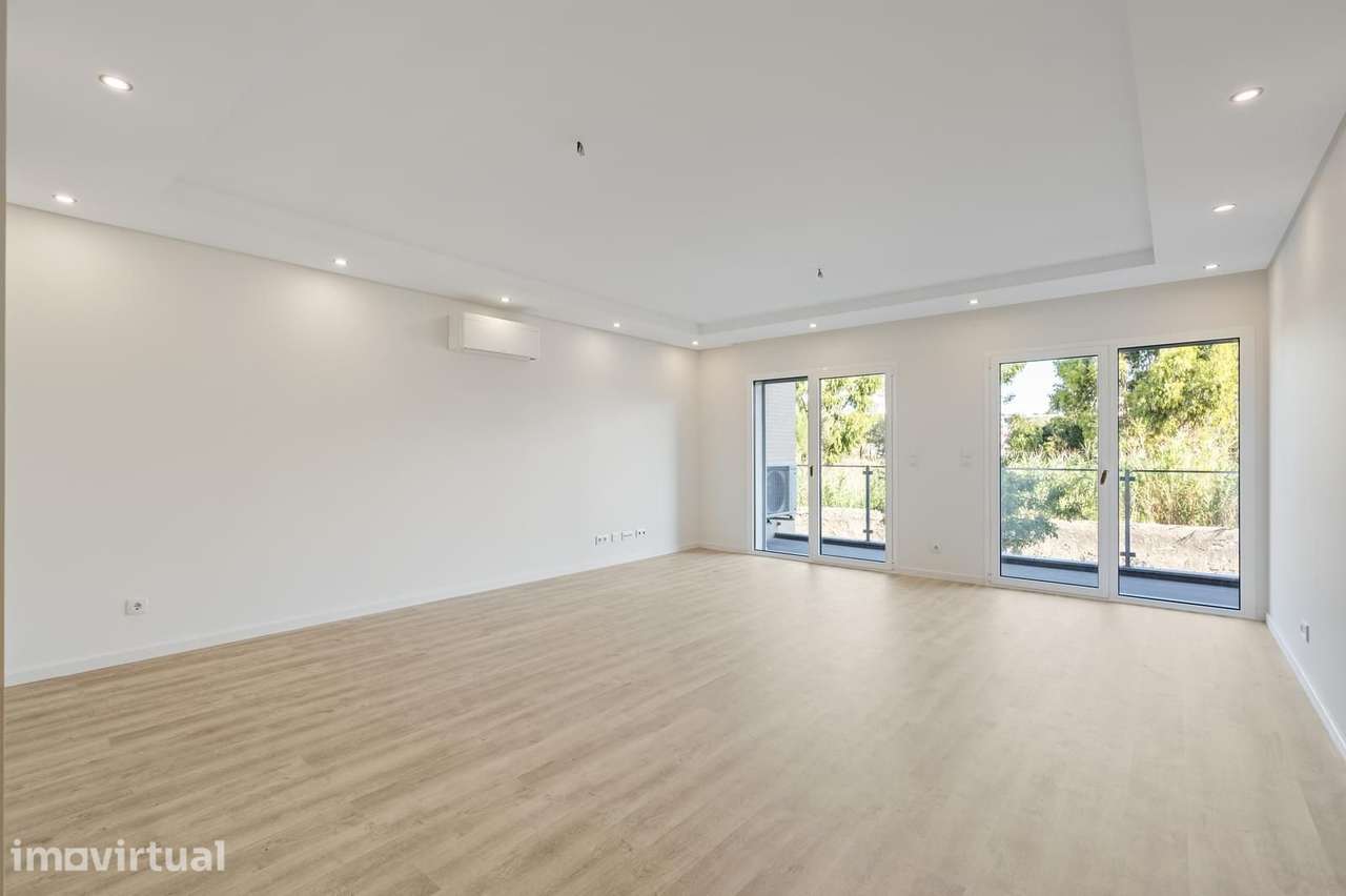 Apartamento T3 com estacionamento, Parede, Cascais