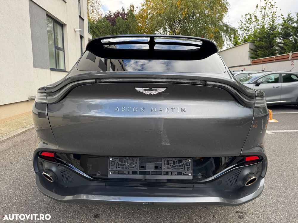 Aston Martin DBX - 7
