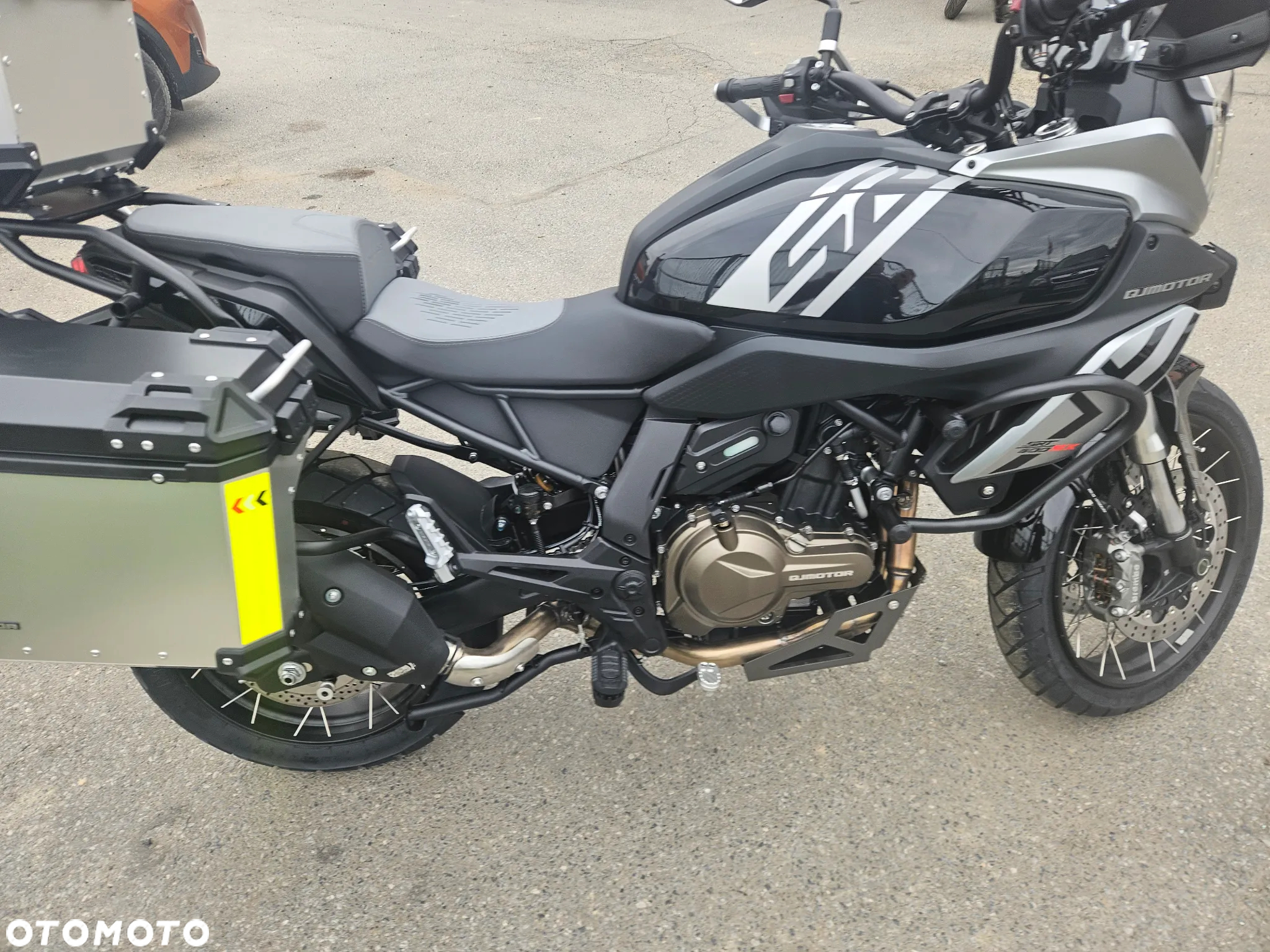 QJMOTOR SRT 600SX - 10
