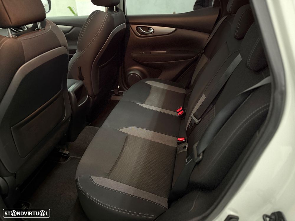 Nissan Qashqai 1.5 dCi N-Connecta 18 - 28