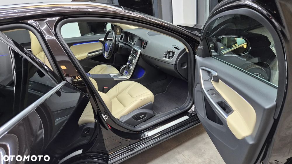 Volvo V60 D6 AWD Plug-in Hybrid Summum - 6